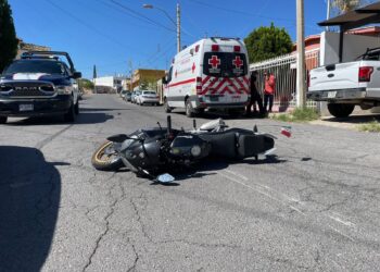 Motociclista sufre fractura tras ser embestido