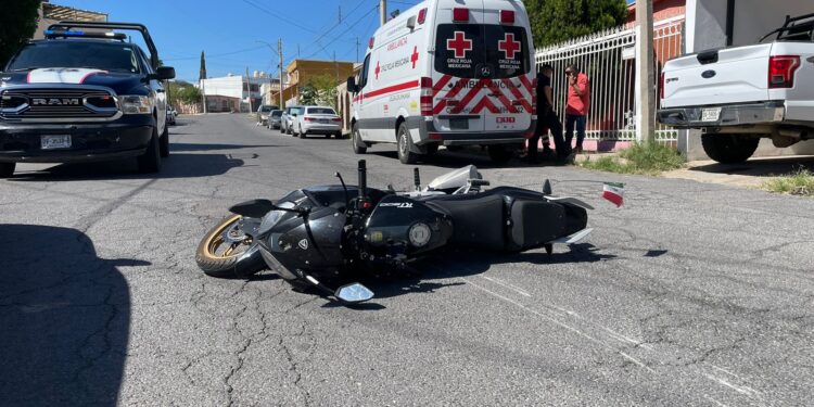 Motociclista sufre fractura tras ser embestido