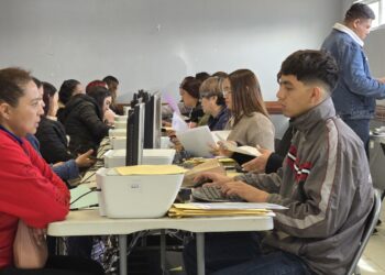 Pago de becas de Excelencia Académica y Formación para quinto y sexto de primaria