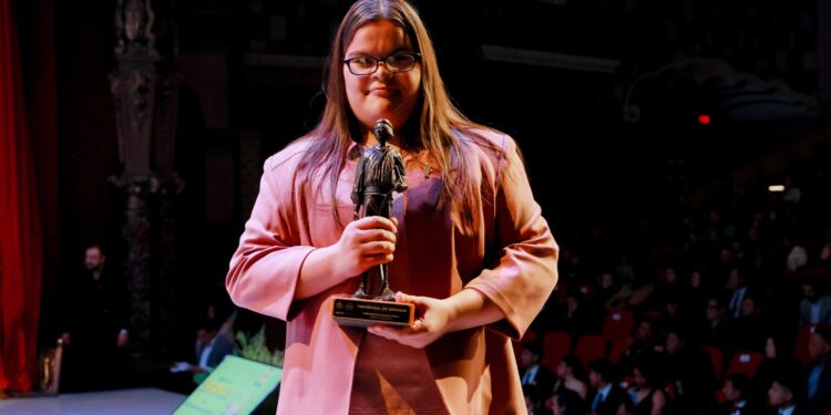 Realizan depósito del programa Mi Beca Chihuahua del Deporte 2025