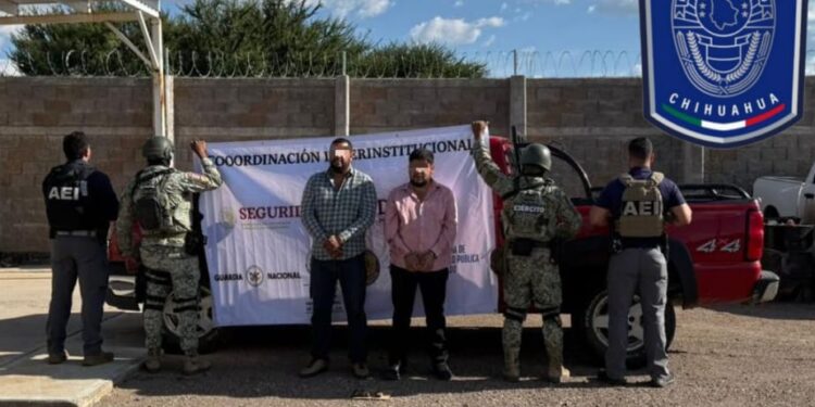 Detienen a 2 sujetos con narcóticos y arma de fuego en Parral