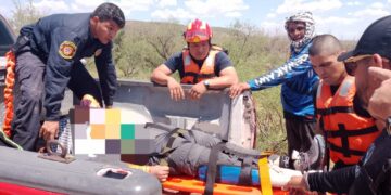 Rescatan bomberos a senderista lesionada en Lago Jacales
