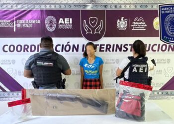 Detienen a mujer con 32 envoltorios con cristal y un arma tipo fusil en Riberas