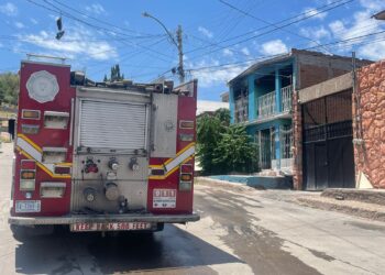 Incendia su casa porque sus padres residentes en EU no le dieron dinero