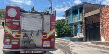 Incendia su casa porque sus padres residentes en EU no le dieron dinero