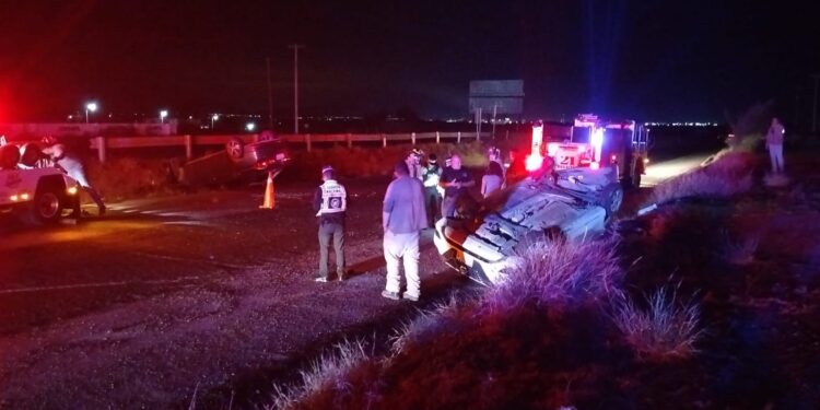 Presunto conductor alcoholizado provoca volcadura en en la carretera 45