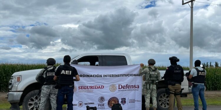 Enfrentamiento de un grupo S.W.A.T. y civiles armados en Bachíniva