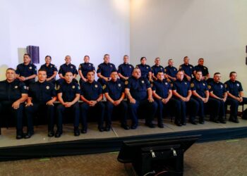 Entregan ascensos a 44 bomberos de Chihuahua