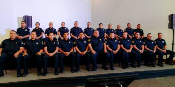 Entregan ascensos a 44 bomberos de Chihuahua