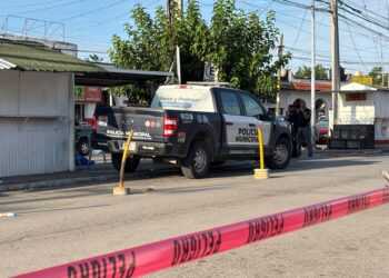 Localizan a hombre sin vida frente al IMSS Morelos