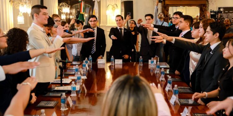 Toma protesta alcalde Marco Bonilla al Cabildo Joven edición 2025