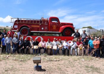 Reconocen a bomberos veteranos en su día