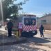 Mujer motociclista se fractura el pie tras derrapar