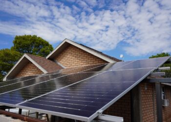 Programa de paneles solares apoya a familias rurales de Chihuahua