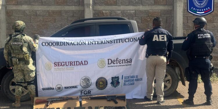 Aseguran armamento y camioneta pick-up robada en carretera Balleza-Guachochi