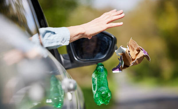 Evita sanciones por depositar basura doméstica en espacios públicos