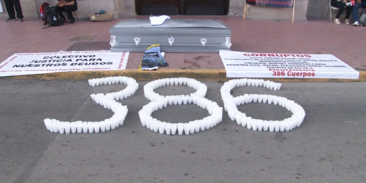 Familiares de víctimas del crematorio Plenitud protestan en Palacio de Gobierno