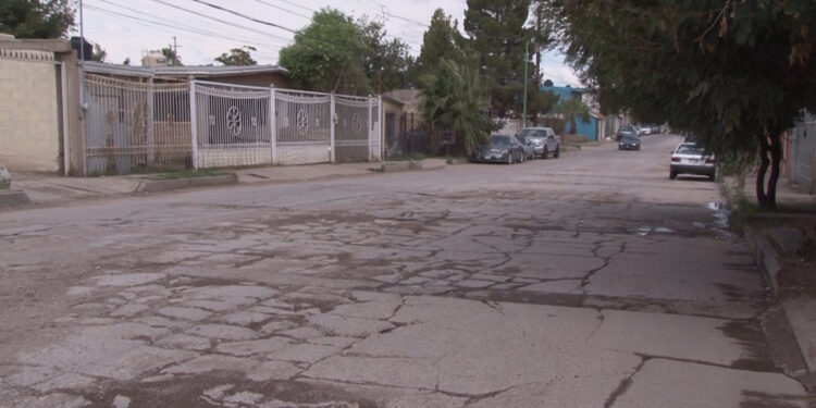 Vecinos piden rehabilitación de calle en la colonia División del Norte