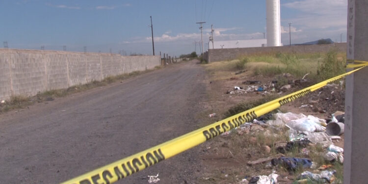 Encuentran a hombre ejecutado cerca de la Puerta de Chihuahua