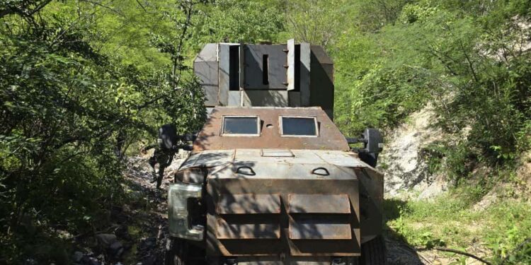 Aseguran vehículo con blindaje artesanal conocido como “monstruo” en Moris