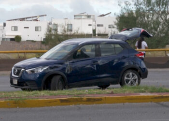 Volcadura en Periférico de la Juventud genera caos vial