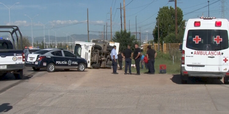Choque con volcadura deja una persona lesionada en Cuauhtémoc