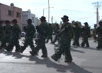 Delicienses disfrutan el desfile del 16 de septiembre