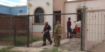 Bomberos controlan incendio en Paseos de Chihuahua