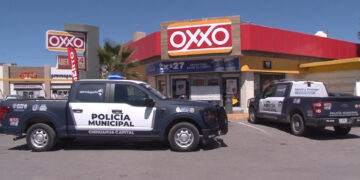 Frustran robo en OXXO de la colonia Mina