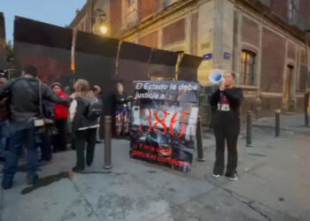 Protestan en Palacio Nacional por caso del crematorio Plenitud