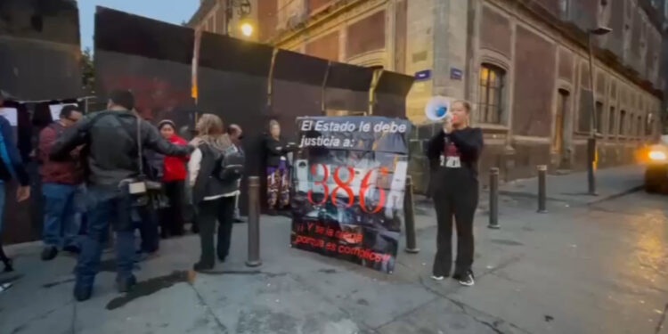 Protestan en Palacio Nacional por caso del crematorio Plenitud
