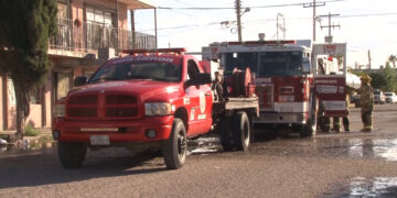 Incendio en vecindad de Delicias deja un niño de 5 años herido