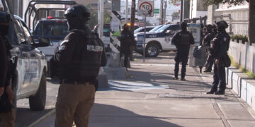 Fuerte operativo de seguridad en la FGR por traslado de detenidos