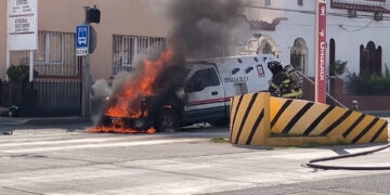 Se incendia un camión de valores en el centro de la ciudad