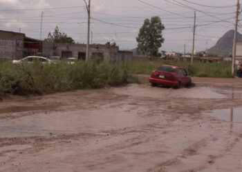 Vecinos denuncian encharcamientos en Valle Dorado