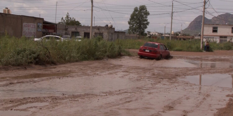Vecinos denuncian encharcamientos en Valle Dorado