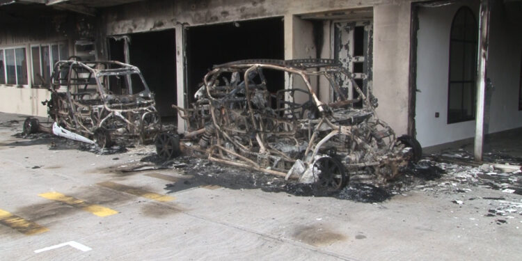 Ataque armado e incendios generan temor en Santa Isabel