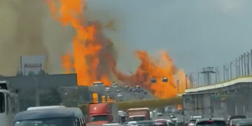 Van 5 muertos y 90 heridos tras explocion de pipa de gas LP en puente de Iztapalapa