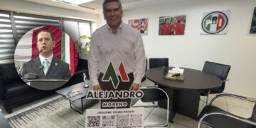 Diputado del PRI defiende a “Alito” Moreno con una figura de cartón