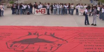 Normalistas marchan en Delicias a 11 años de Ayotzinapa