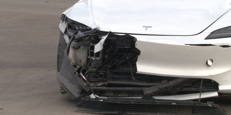 Choque múltiple en Delicias involucra a un Tesla