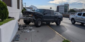 Choque múltiple deja un herido en la vialidad Teófilo Borunda