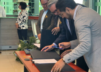 Firman convenio para reforzar apoyo en salud mental y seguridad digital