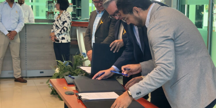 Firman convenio para reforzar apoyo en salud mental y seguridad digital