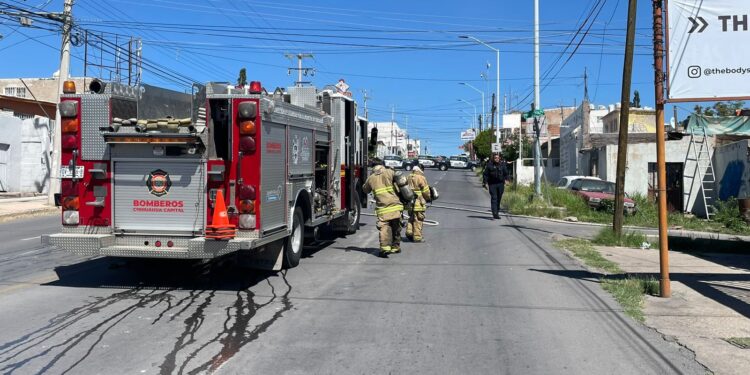 Incendio consume casa deshabitada en la colonia Granjas