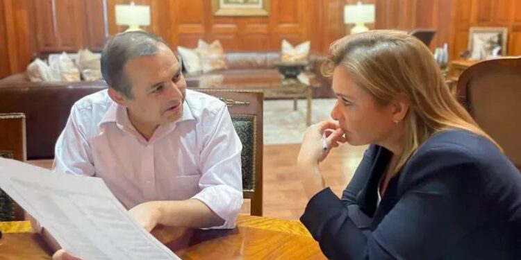 Maru Campos analiza paquete económico con su equipo financiero