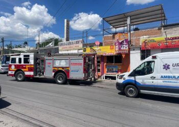 Incendio en local de pollo asado deja un trabajador lesionado