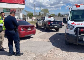 Choque entre patrulla y automóvil particular en el sur de la ciudad