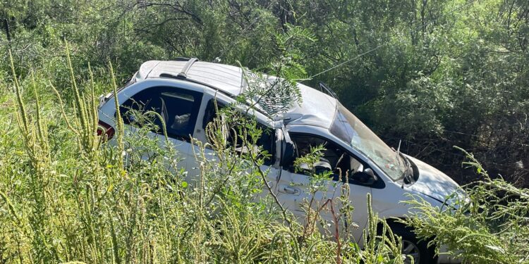Volcadura en la carretera Chihuahua-Aldama