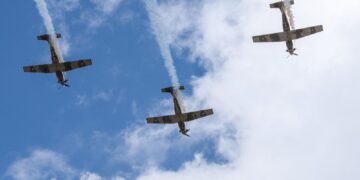 Encabeza Maru Campos desfile cívico-militar por el 215 aniversario de la independencia